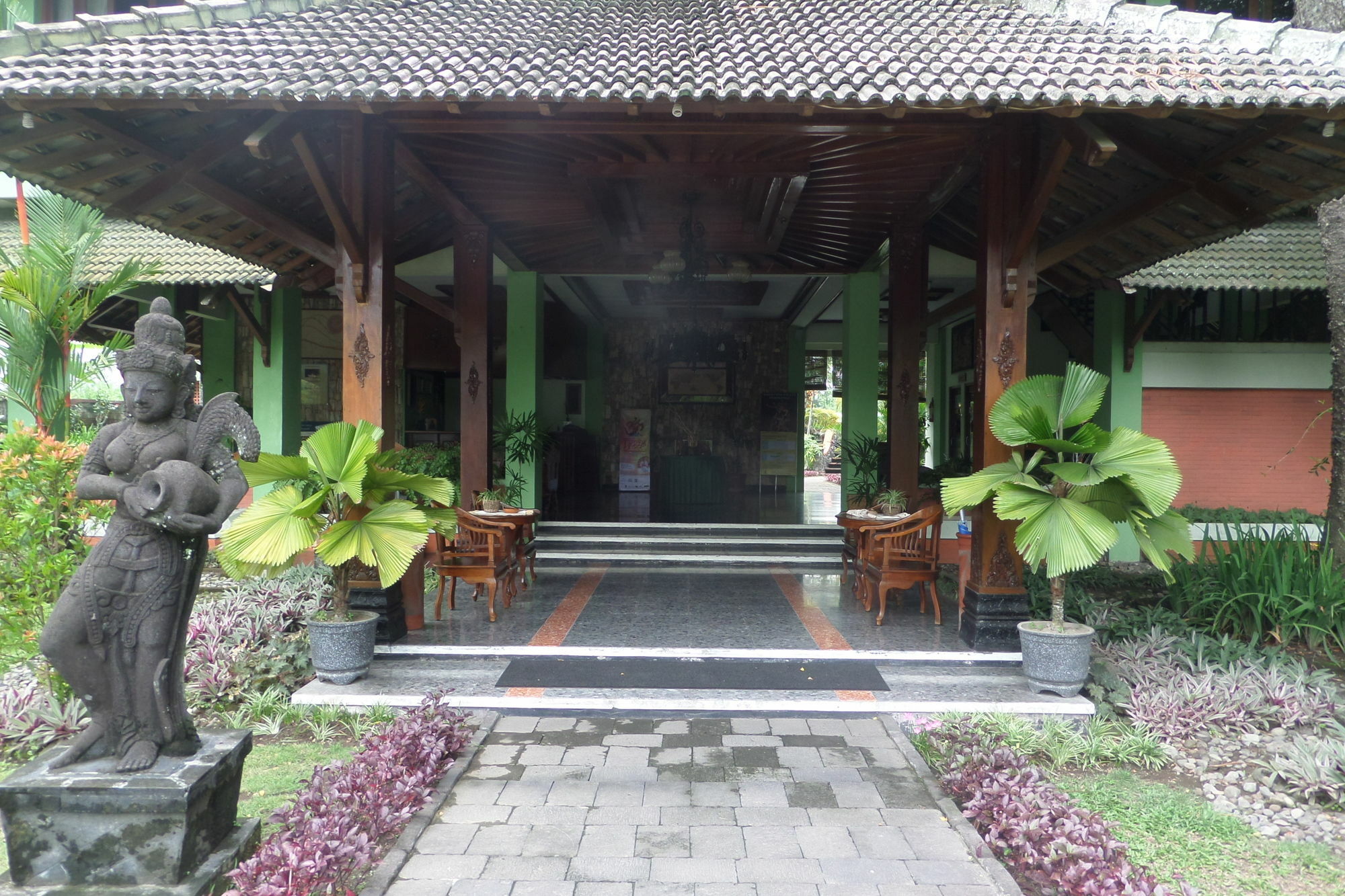 Poeri Devata Resort Hotel 普兰巴南 外观 照片