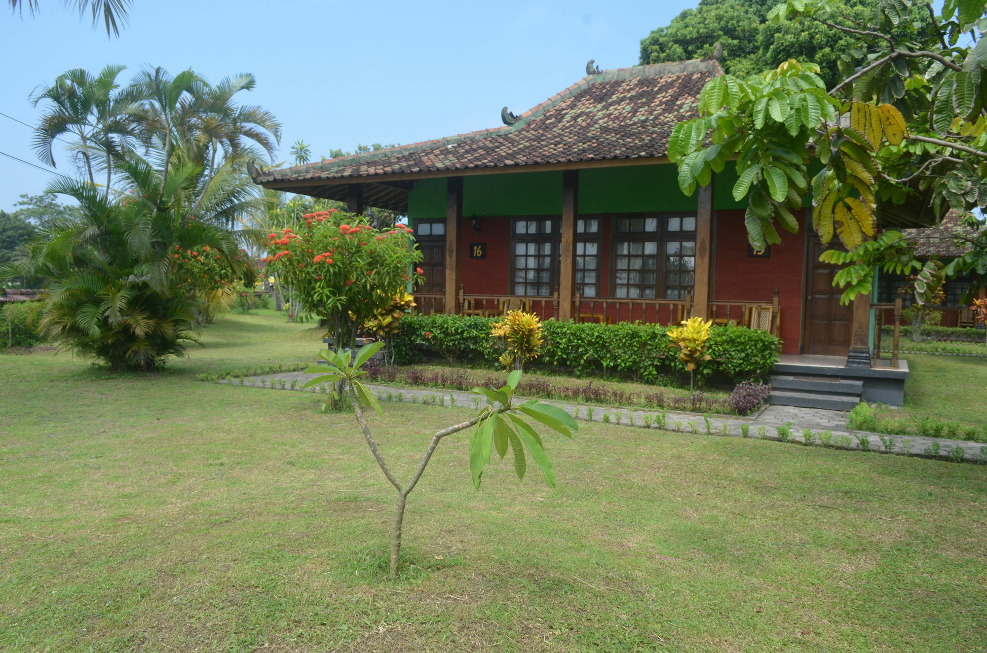 Poeri Devata Resort Hotel 普兰巴南 外观 照片